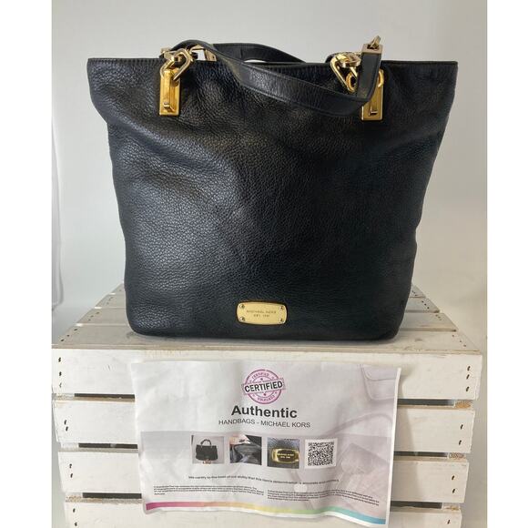 MICHAEL KORS, LARGE BLACK PEBBLED LEATHER SHOULDER BAG - Picture 1 of 16